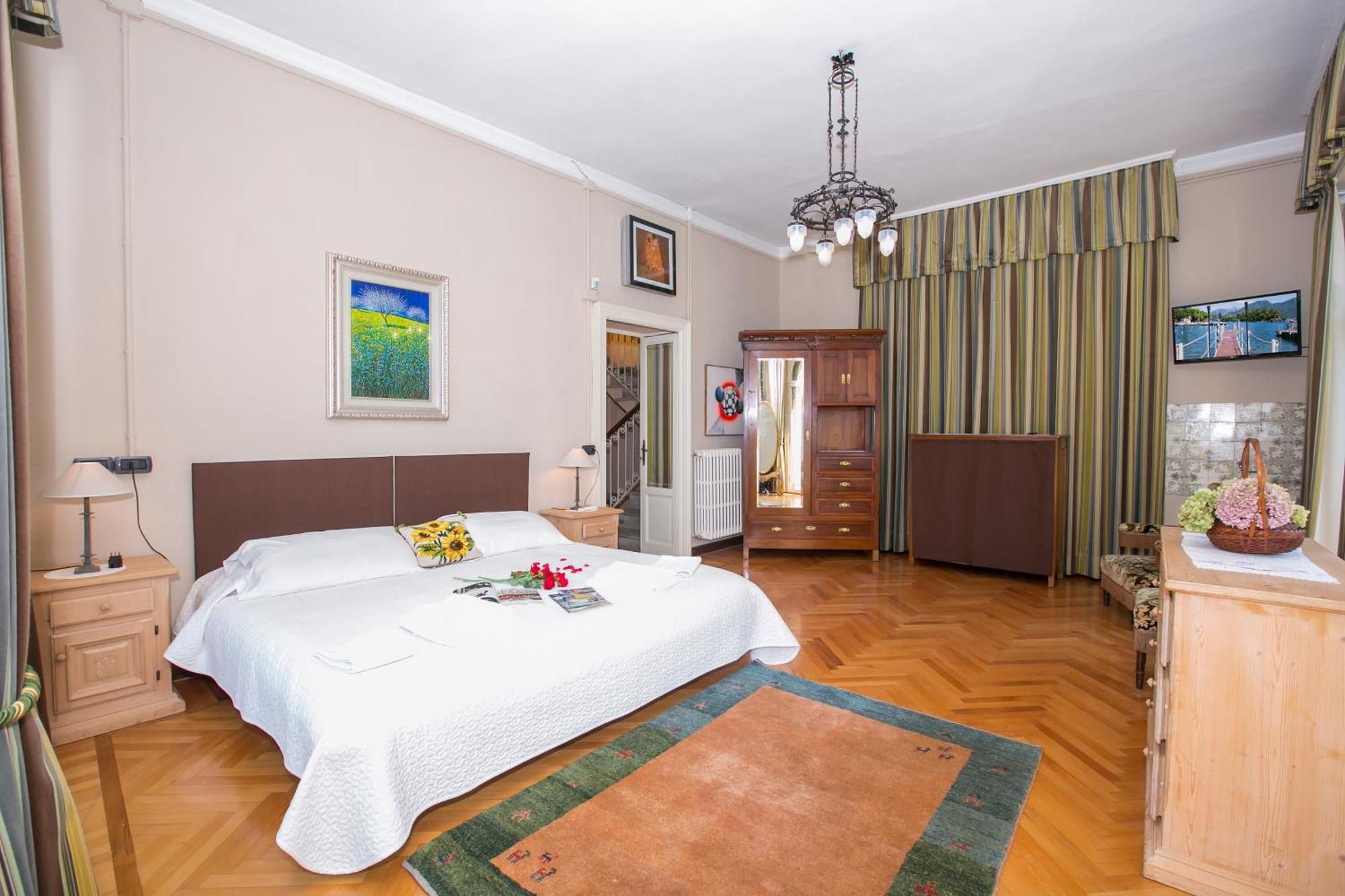 Villa Lucia Grande วาเรนนา ภายนอก รูปภาพ